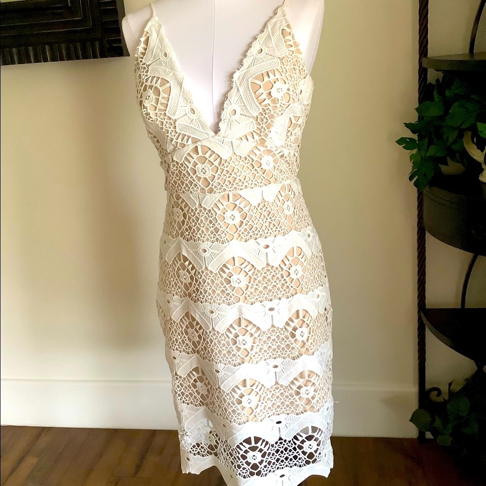 Beautiful White Crochet Lace Dress - Picture 3 of 15